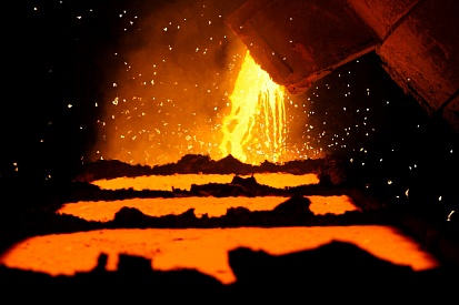 Hot ferrosilicon casting into molds at Bratsk Ferroalloy Plant