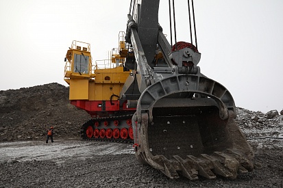 Excavator at work in Yakutugol's operations area